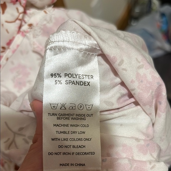 Chic Floral Ruffle Crop Top - Picture 6 of 9